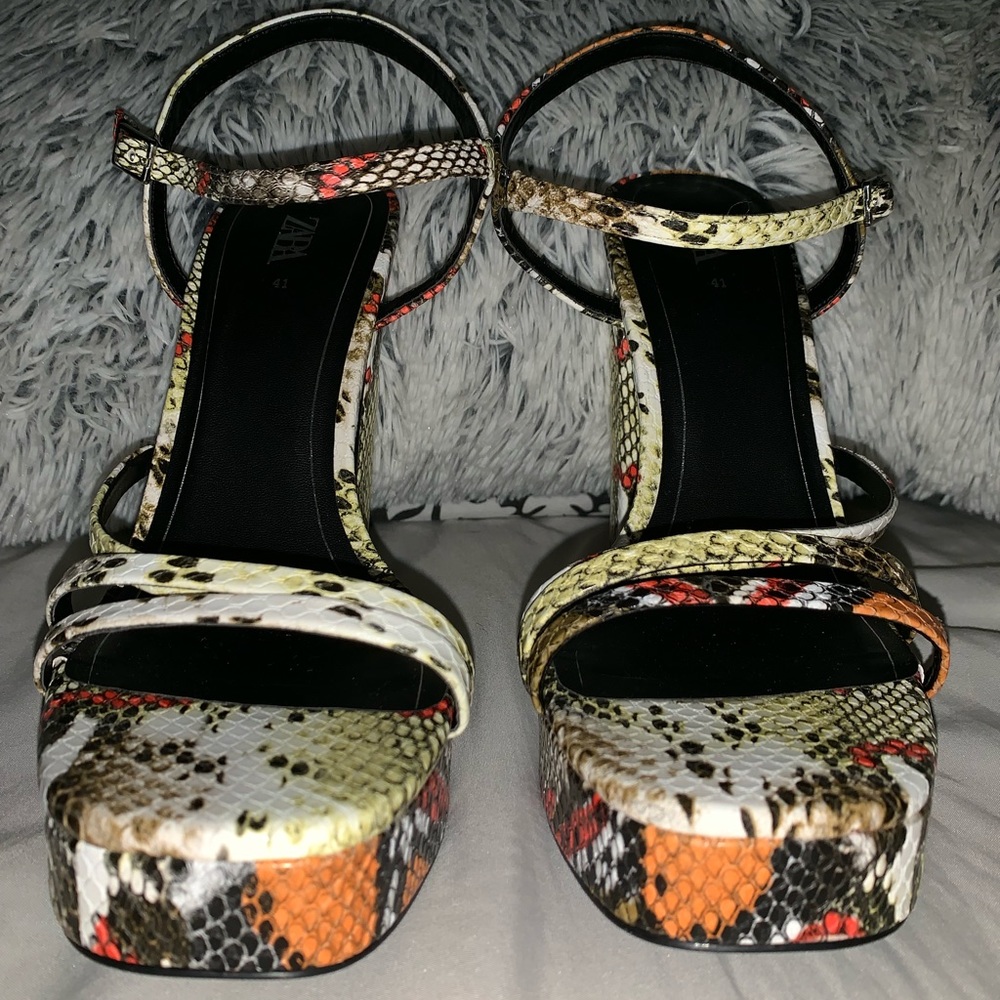 Multicolor snake print heel - Picture 2 of 4
